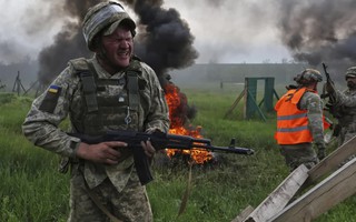 Nga ồ ạt tấn công Ukraine, tuyên bố đanh thép về hòa đàm