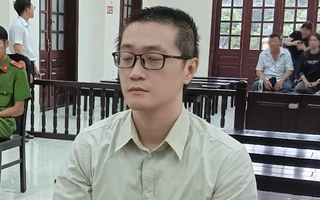 Sỉ nhục rồi đánh người yêu cũ giữa quán cà phê