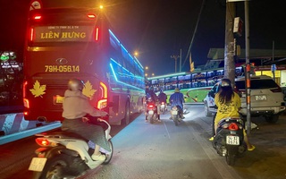 Xe dù lộng hành ở đường Đỗ Mười, TP Thủ Đức