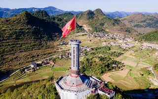 Tạm dừng đón khách tham quan Cột cờ Lũng Cú
