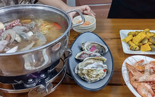 Điều tra vụ nghi ngộ độc sau ăn buffet ở Phú Yên