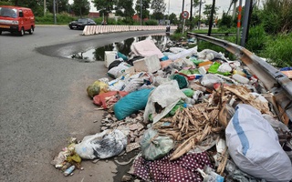 Rác ngập ngụa, hôi thối ở Khu Công nghệ cao TP HCM, 2 tháng chưa thấy xử lý