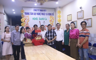 Lãnh đạo TP HCM thăm NSND Đinh Bằng Phi và NSND Thanh Tuấn