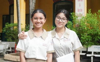 Nữ sinh TP HCM rạng rỡ trong ngày thi đầu tiên