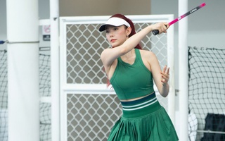 Minh Hằng "siêu hút" trên sân pickleball