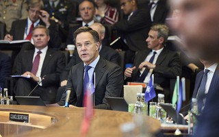 NATO gắng gượng gồng mình