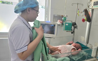 Ca mổ đặc biệt của bác sĩ Nguyễn Lân Hiếu và Bệnh viện Bình Dương: Em bé đón tin vui