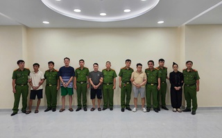 Công an TP HCM đồng loạt khám xét 2 địa điểm, bắt 5 người