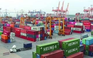 Nhóm 14 cựu lãnh đạo, cán bộ hải quan "ngó lơ" số hàng lậu trị giá hơn 1.800 tỉ đồng