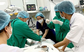 Sau bữa tối, nam thanh niên hôn mê trong phòng trọ
