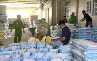 Bạc Liêu: Phát hiện hàng chục tấn thức ăn giả cho tôm