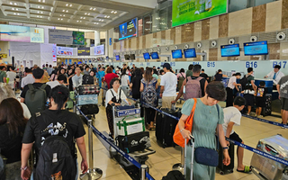 Bất ngờ giá vé máy bay