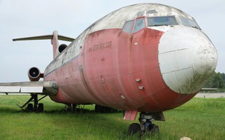 Cận cảnh máy bay Boeing bị "bỏ rơi" 18 năm tại Nội Bài