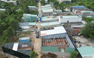 Hình ảnh 3 tổ công tác tiến hành kiểm tra trật tự xây dựng tại 1 phường ở TP HCM trong ngày 10-7
