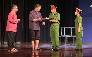 Sân khấu cần lắng nghe để vươn xa