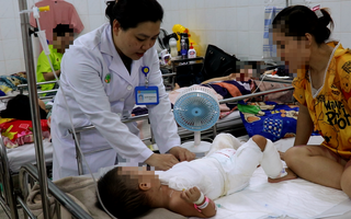Xúc động mẹ hiến da đùi phủ ghép cho con bị phỏng nguy kịch
