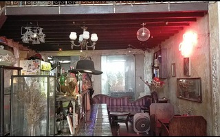Quán cà phê trẻ ẩn mình sau vỏ bọc cổ xưa