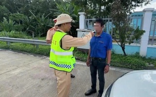 Tài xế chở 45 khách vi phạm nồng độ cồn kịch trần trên đường cao tốc