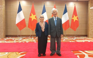 Vợ chồng GS Trần Thanh Vân được thăng hạng Huân chương Bắc đẩu Bội tinh