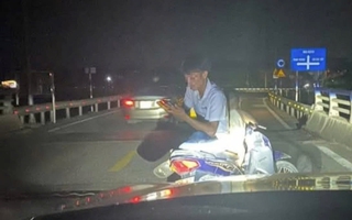 Dấu hiệu hình sự vụ tài xế ô tô bị chặn đường, "xin đểu" trong đêm