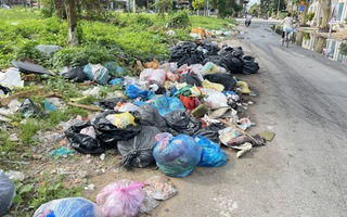 Rác thải "bủa vây" khu dân cư