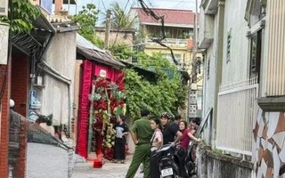 Chồng 77 tuổi chém vợ trọng thương rồi đóng cửa cố thủ trong nhà