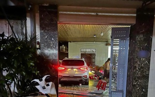 Người dân viết đơn trình báo vì tài xế hứa bồi thường nhưng "biệt tăm"