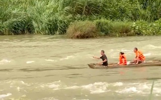 Thuỷ điện xả lũ, 3 người mắc kẹt giữa hồ thủy điện Đồng Nai 2
