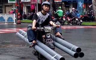 "Làm xiếc" trên đường