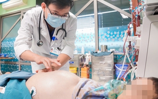 Bé trai 13 tuổi nguy kịch vì uống thuốc nam không rõ nguồn gốc