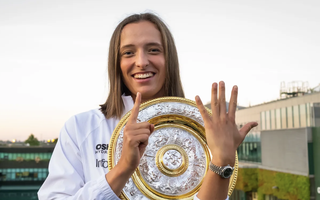 Nhà vô địch Wimbledon nữ được vinh danh bằng… mì ống hình cây vợt