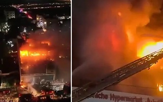 Cả trung tâm thương mại cháy dữ dội ở Iraq, thương vong nghiêm trọng