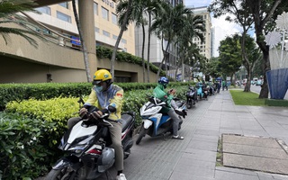 Tài xế công nghệ lo khó chuyển đổi xe máy xăng sang xe điện