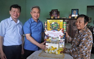 Phó Bí thư Thành ủy TP HCM Đặng Minh Thông thăm, tri ân gia đình chính sách
