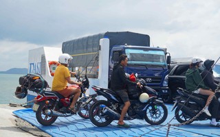 Đường bộ ùn ứ, tàu - phà tuyến TP HCM - Vũng Tàu tăng công suất phục vụ khách