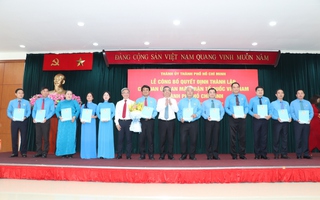 Trao quyết định chủ tịch và các phó chủ tịch LĐLĐ 
TP HCM