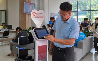 Thú vị robot lễ tân ở phường Thủ Đức