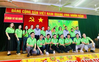 Thí sinh "Chuông vàng vọng cổ" lần thứ 20 giao lưu với chiến sĩ hải quân Lữ đoàn 167