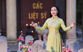 Sao mai Khánh Ly xúc động khi hát giữa Nghĩa trang Liệt sĩ Trường Sơn