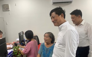 Chủ tịch HĐND TP HCM Võ Văn Minh rất vui với “việc nhỏ nhưng rất ý nghĩa” ở phường Tân Đông Hiệp