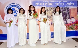 Hoa hậu Kim Hồng tái ngộ bạn cũ sau 40 năm