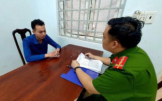 Tin "bùa ngải", người phụ nữ bị quay lại video khỏa thân và tống tiền