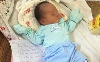 Bé gái sơ sinh bị bỏ rơi cùng tờ giấy ghi “Mẹ xin lỗi con”