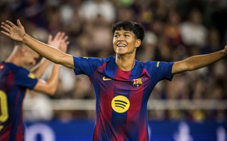 Cầu thủ gốc Philippines ghi bàn ngay trận ra mắt đội một Barcelona