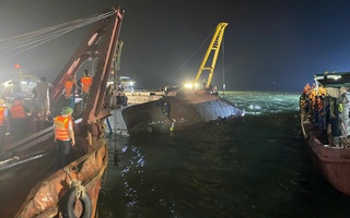 Bịt lỗ hổng sau vụ lật tàu trên vịnh Hạ Long