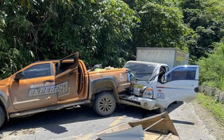 Tai nạn liên hoàn giữa 3 xe ô tô đang đi cứu trợ người dân vùng lũ
