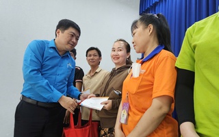 Nam công nhân "không ngủ được" khi hay tin được Công đoàn TP HCM tặng quà