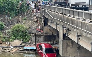 Hú vía cảnh 4 người trên ô tô lao xuống cầu Thanh Ba