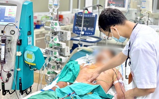Nguy kịch sau ăn tiết canh lợn