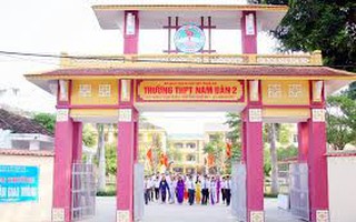 Một trường THPT tuyển sinh đợt 2 với mức điểm chuẩn 2,5 điểm